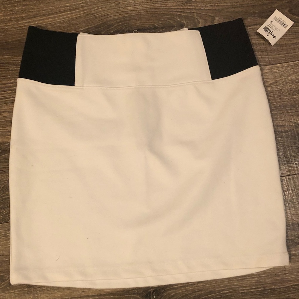 NWT White skirt